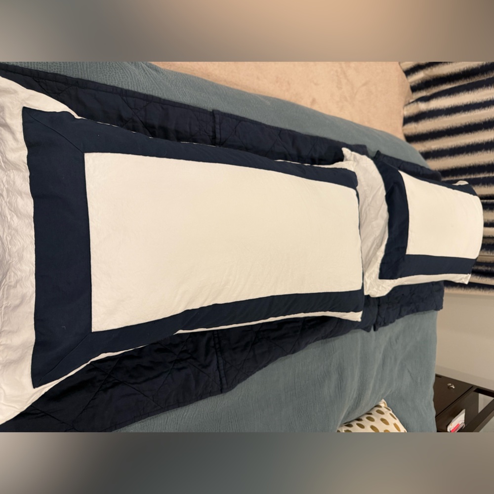 Serena Lily king Shams White with Navy